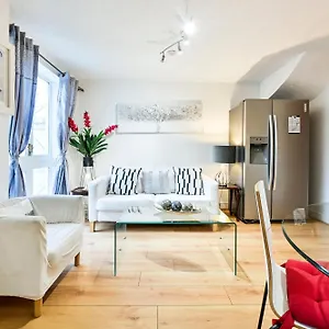 Destination Docklands Apartment London